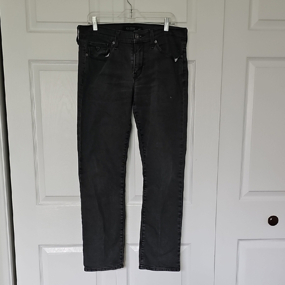 Guess Black Slim Jeans with Modern Appeal - Picture 1 of 7